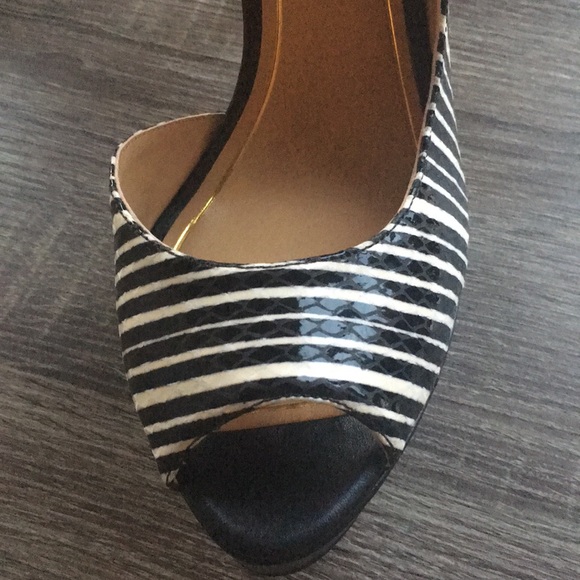 Enzo Angiolini Black & White Platform Pumps - Picture 3 of 7